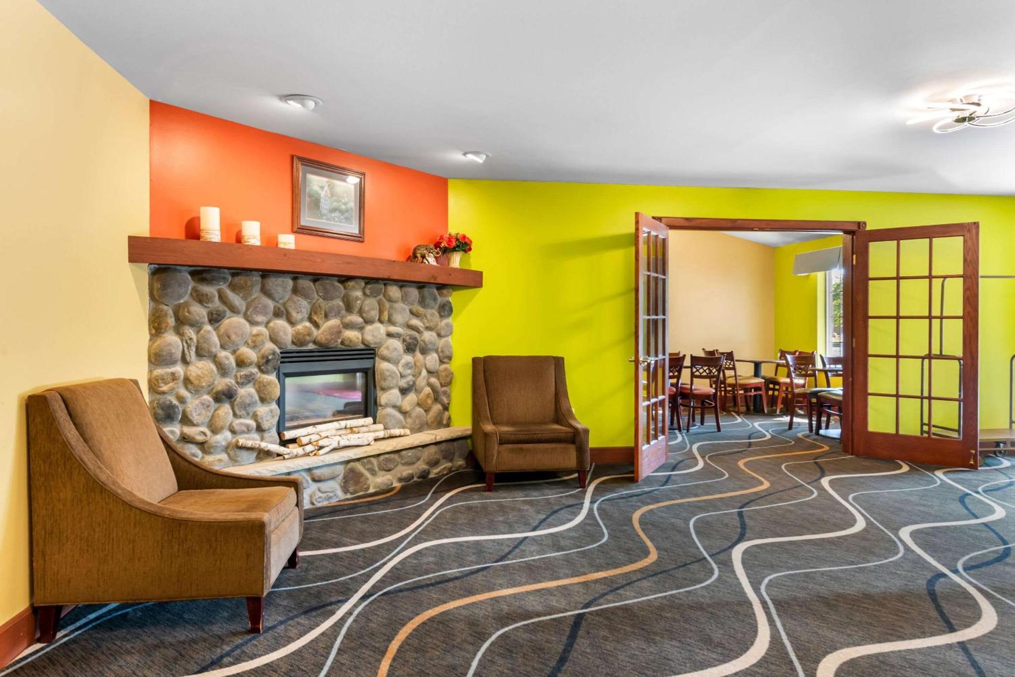 Econo Lodge Inn & Suites О-Клер Екстер'єр фото