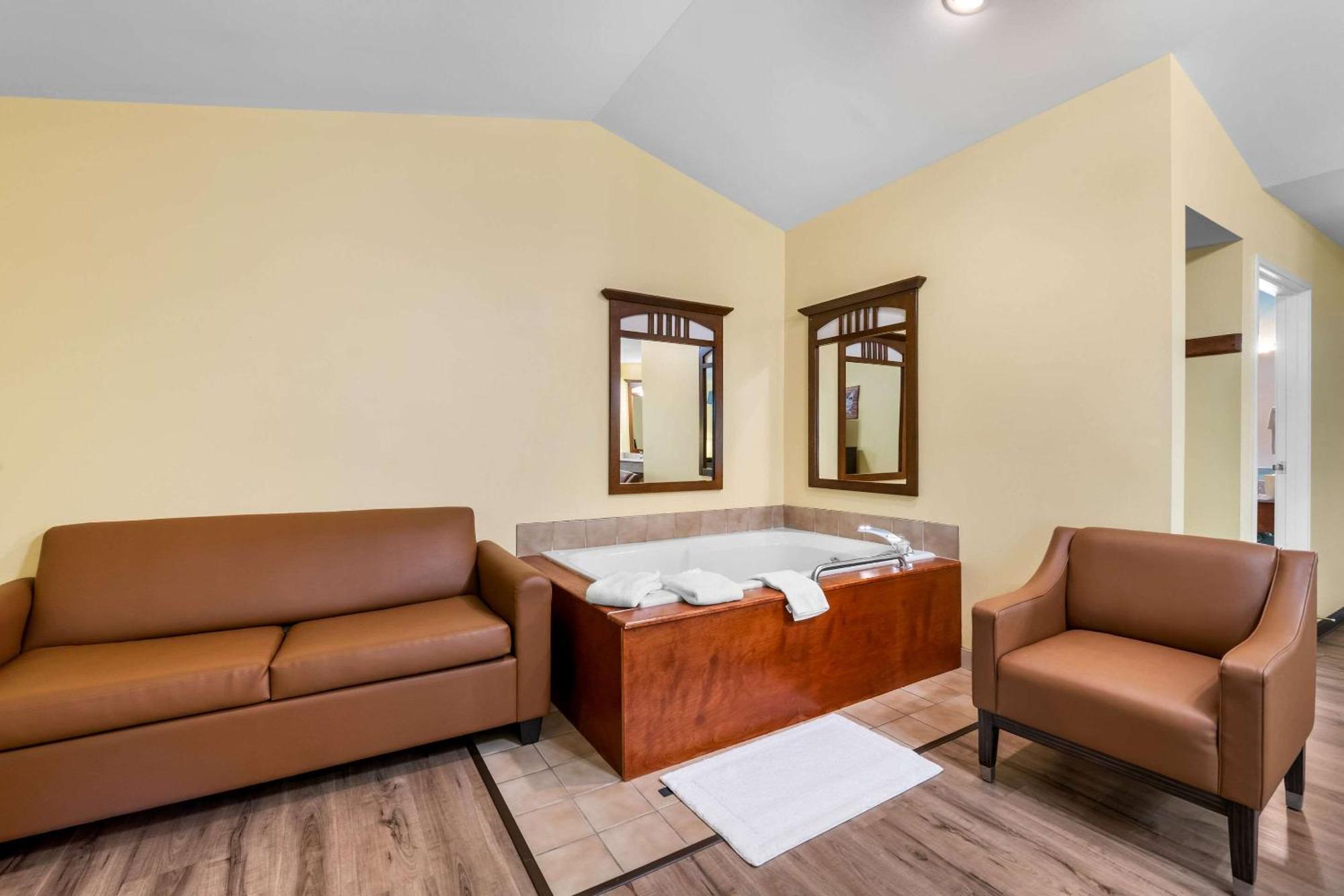 Econo Lodge Inn & Suites О-Клер Екстер'єр фото
