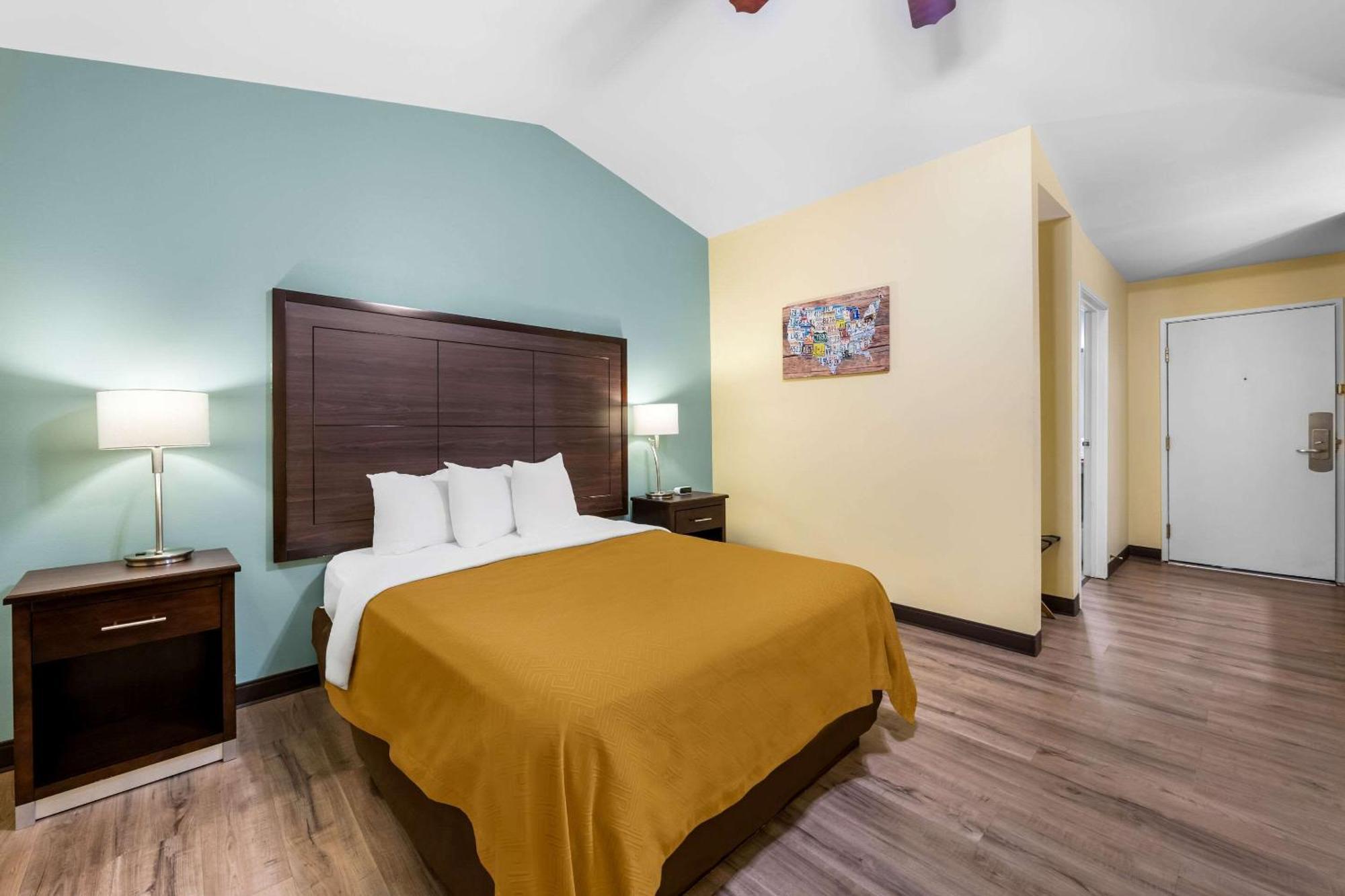 Econo Lodge Inn & Suites О-Клер Екстер'єр фото