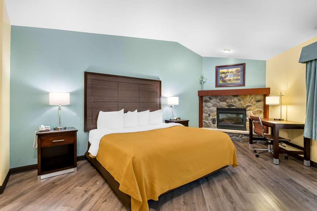 Econo Lodge Inn & Suites О-Клер Номер фото