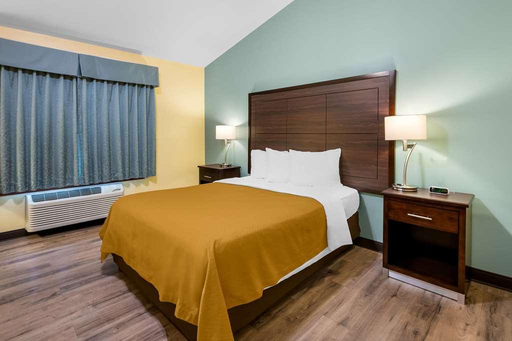 Econo Lodge Inn & Suites О-Клер Номер фото