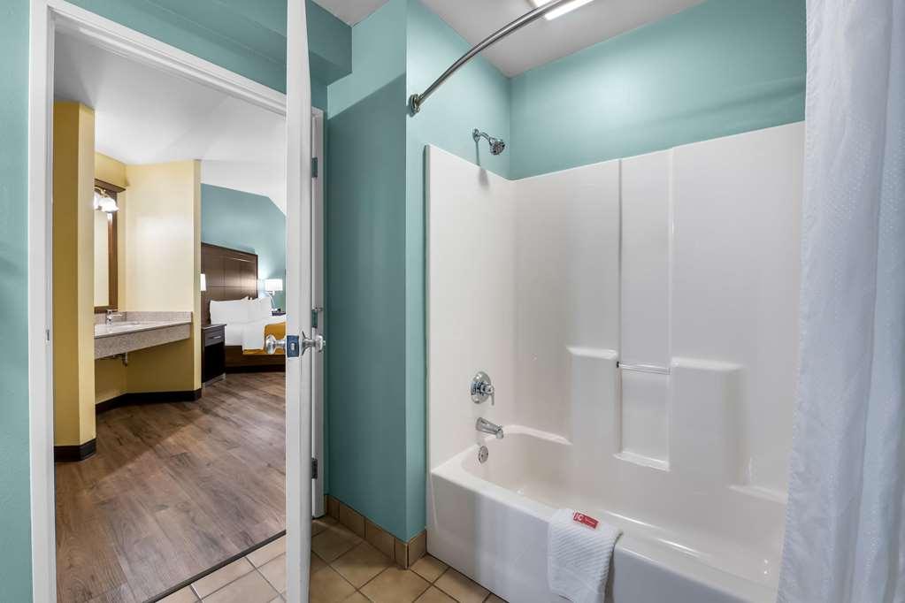 Econo Lodge Inn & Suites О-Клер Номер фото
