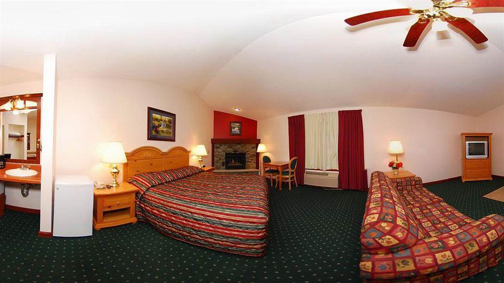 Econo Lodge Inn & Suites О-Клер Екстер'єр фото