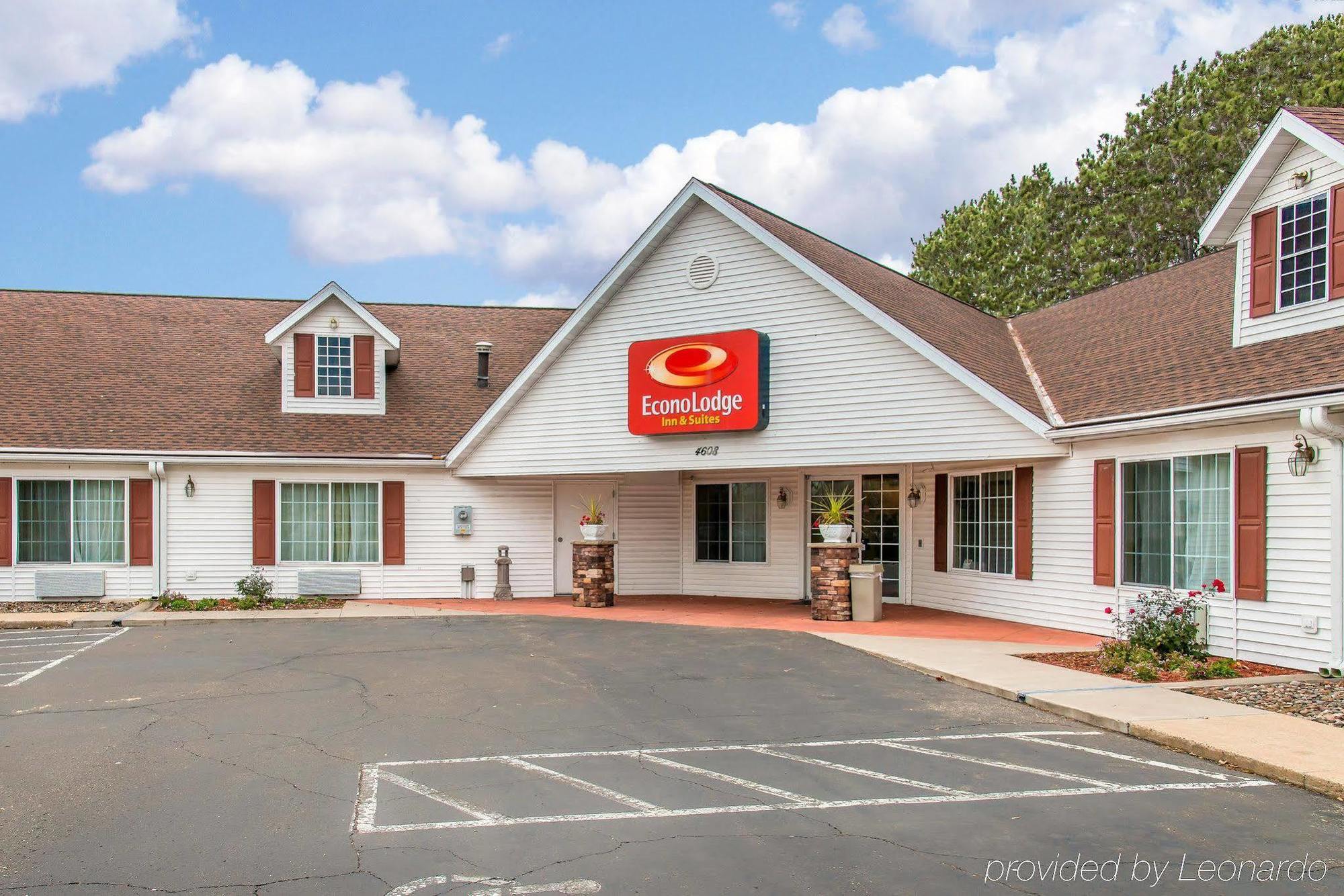 Econo Lodge Inn & Suites О-Клер Екстер'єр фото