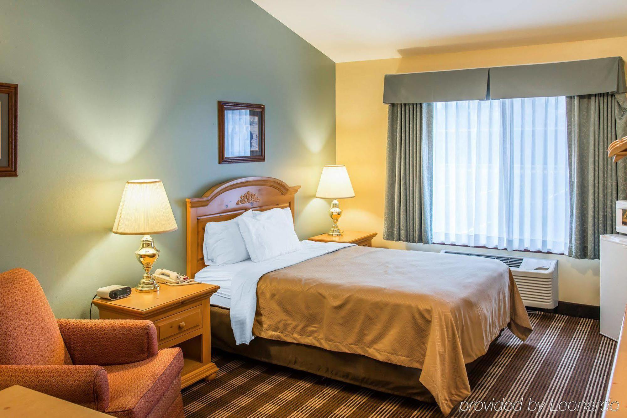 Econo Lodge Inn & Suites О-Клер Екстер'єр фото