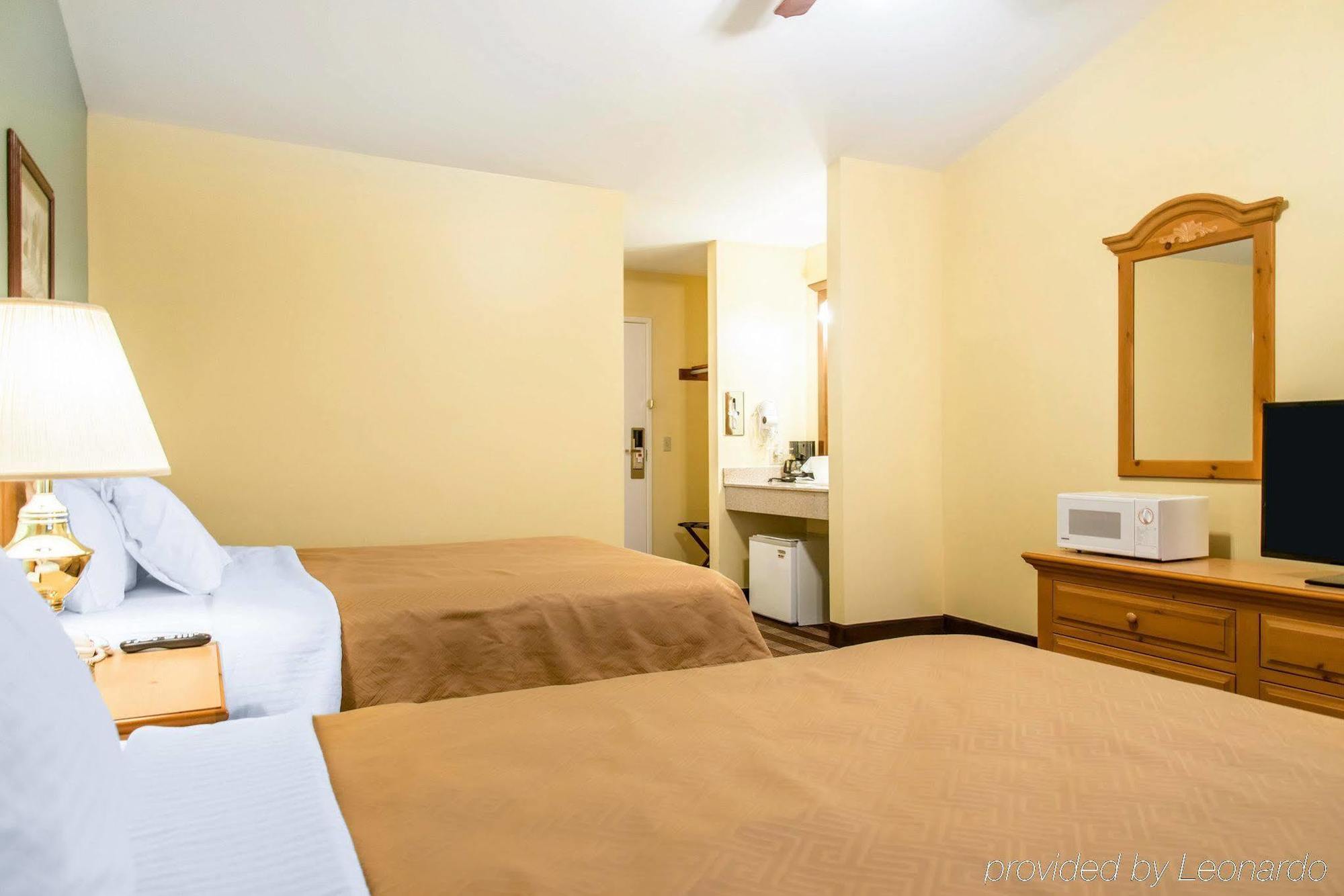 Econo Lodge Inn & Suites О-Клер Екстер'єр фото