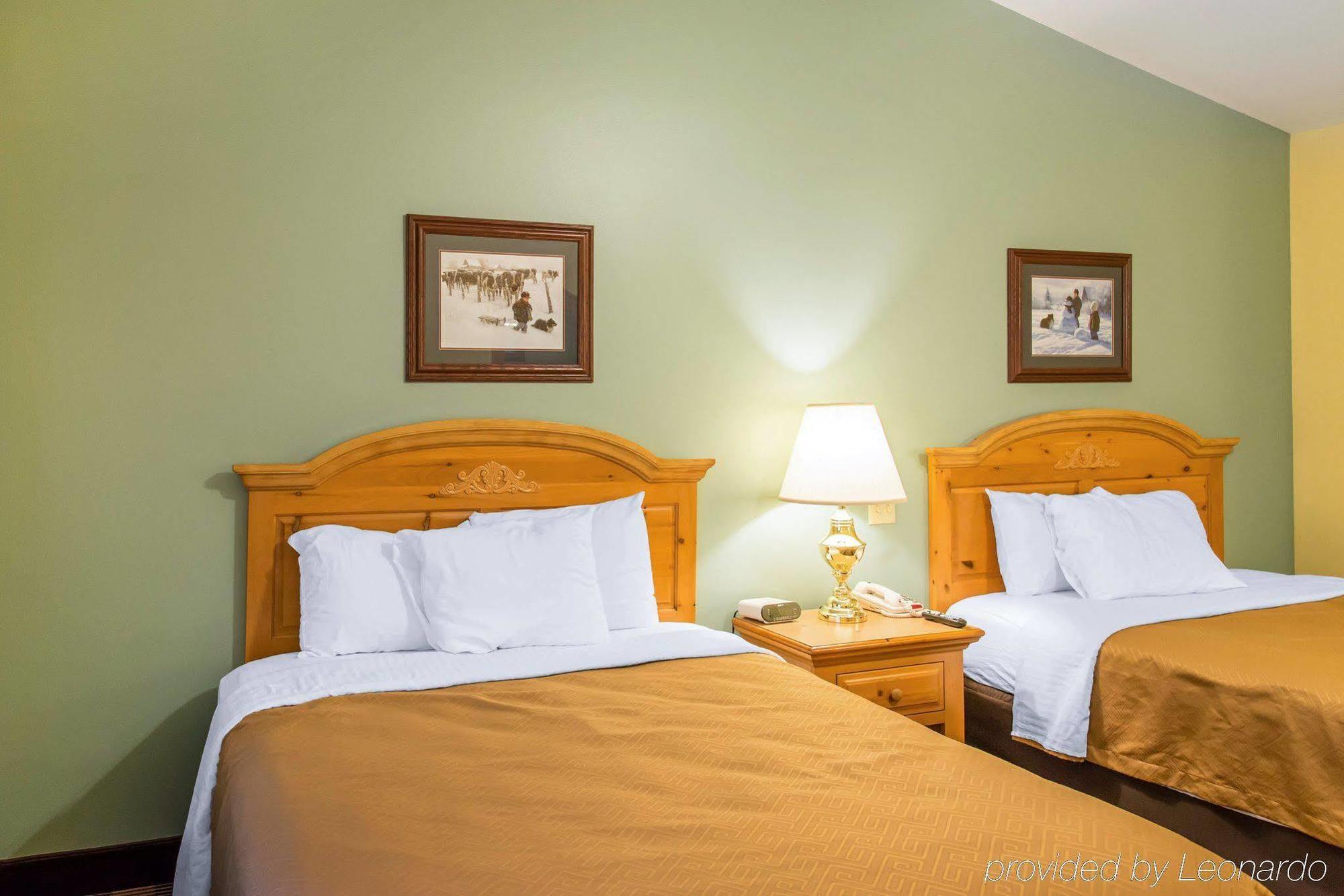 Econo Lodge Inn & Suites О-Клер Екстер'єр фото