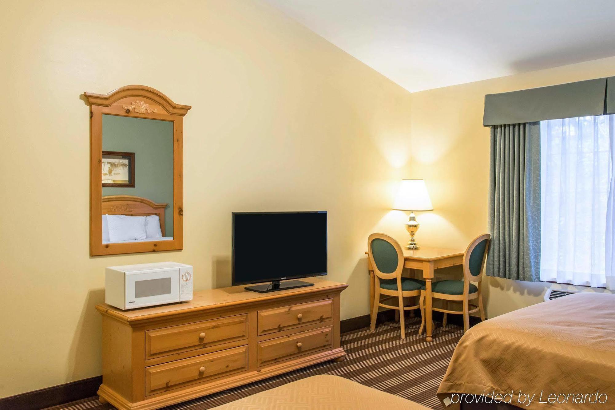 Econo Lodge Inn & Suites О-Клер Екстер'єр фото