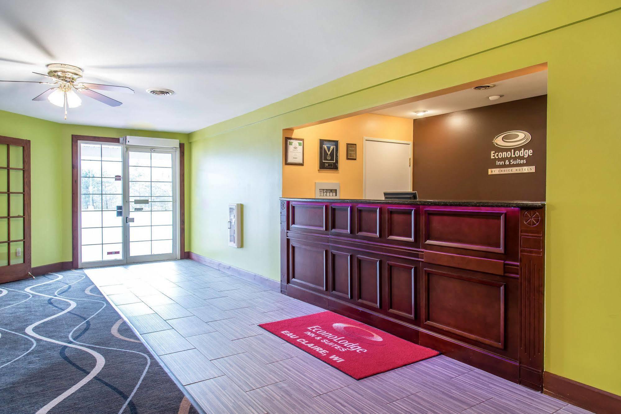 Econo Lodge Inn & Suites О-Клер Екстер'єр фото