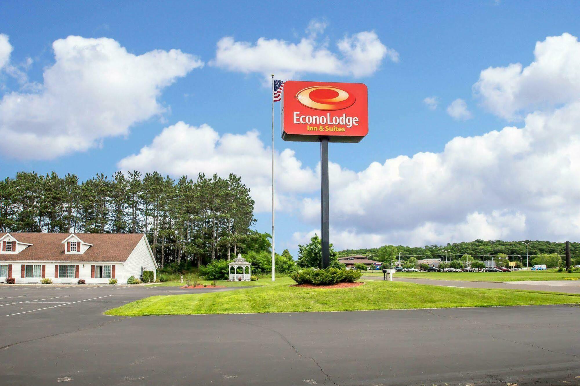 Econo Lodge Inn & Suites О-Клер Екстер'єр фото