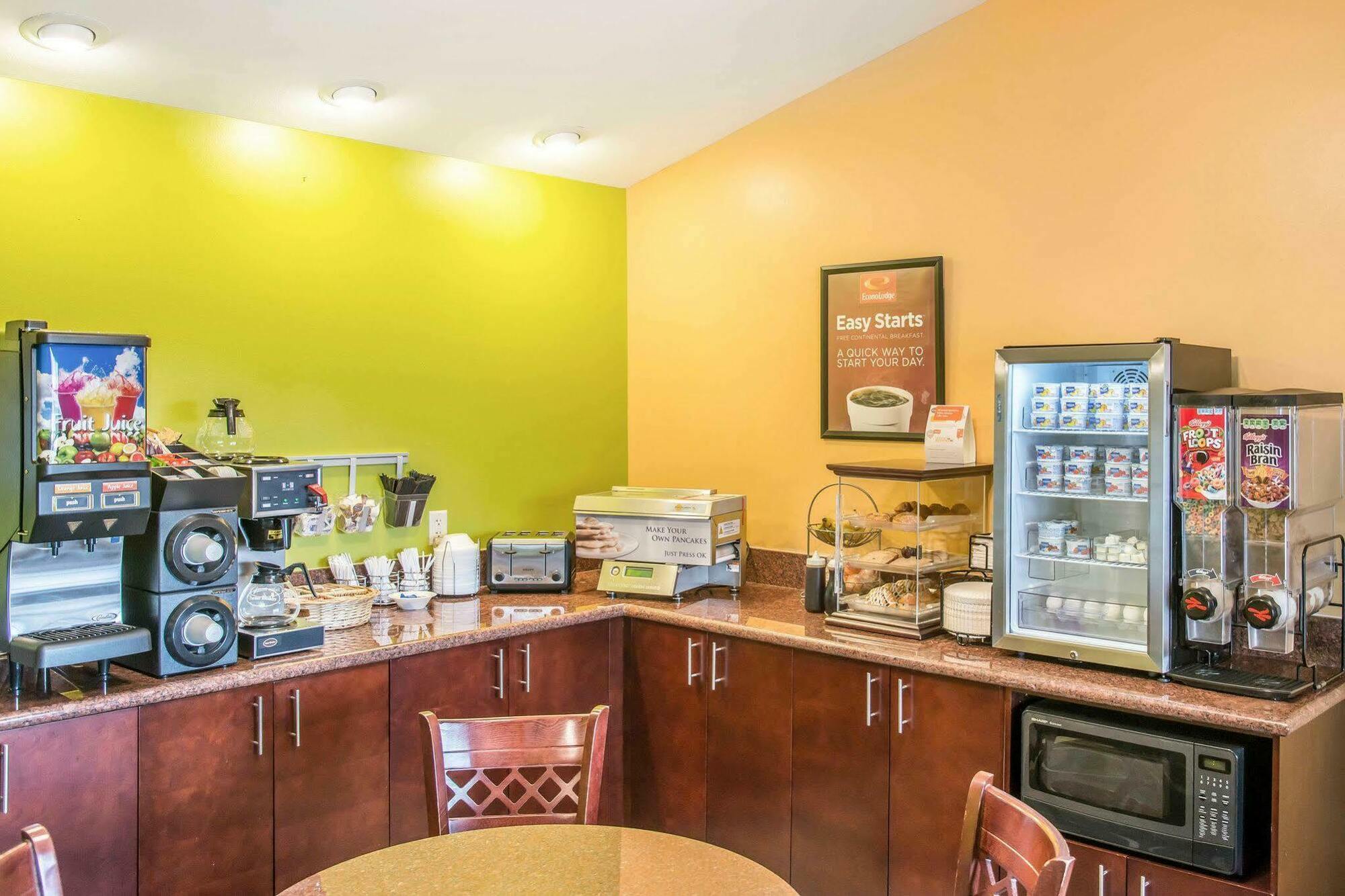 Econo Lodge Inn & Suites О-Клер Екстер'єр фото