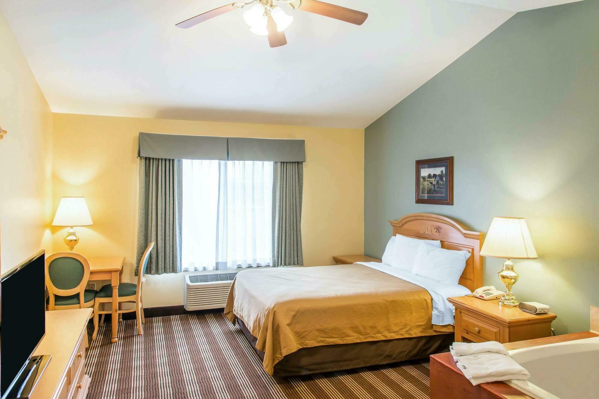 Econo Lodge Inn & Suites О-Клер Екстер'єр фото