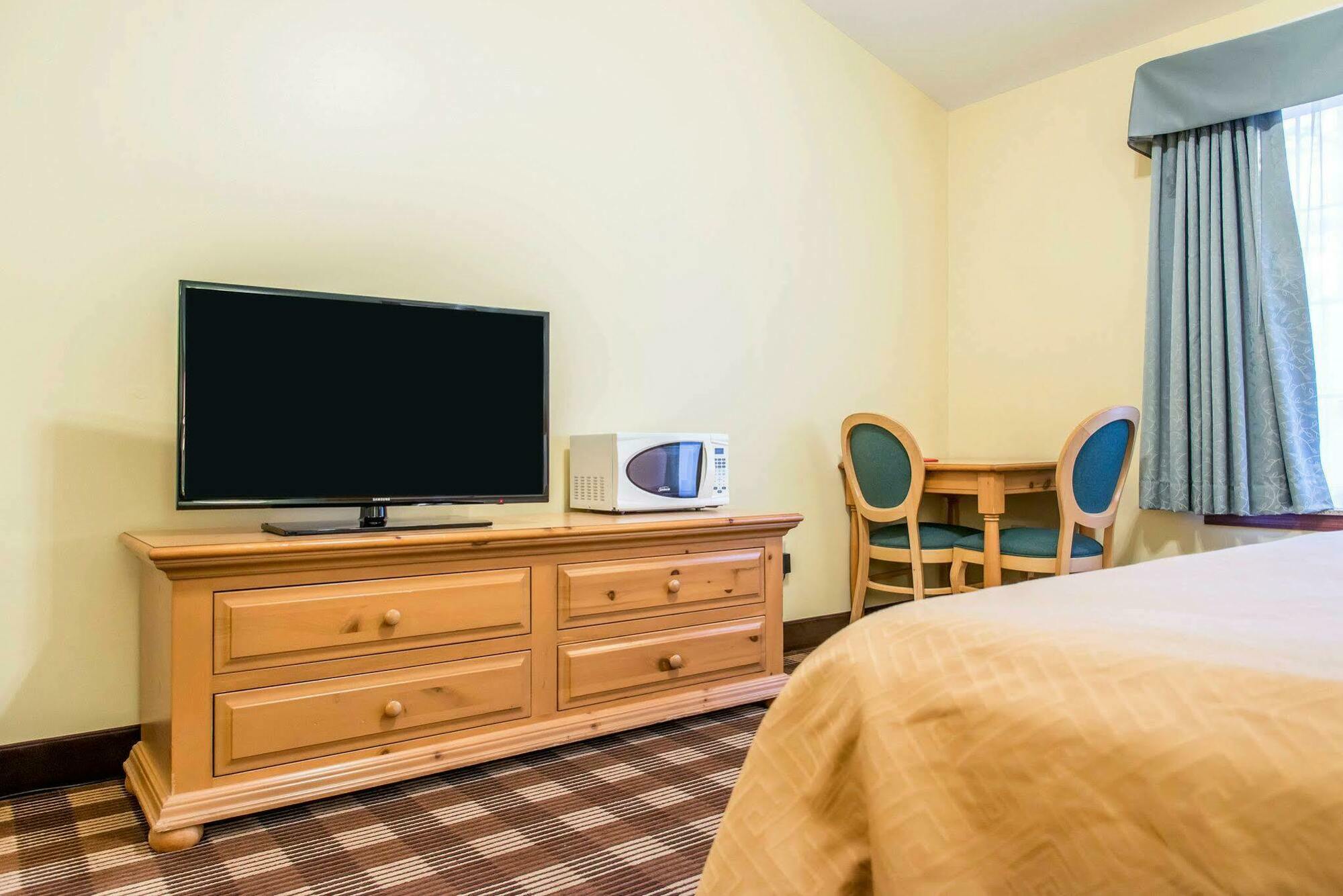 Econo Lodge Inn & Suites О-Клер Екстер'єр фото