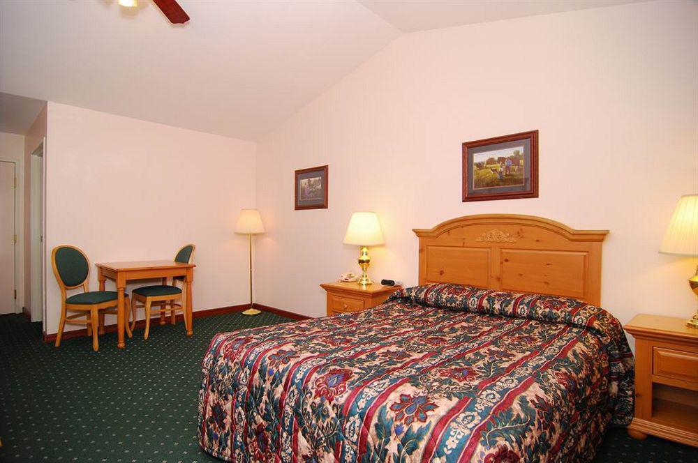 Econo Lodge Inn & Suites О-Клер Екстер'єр фото