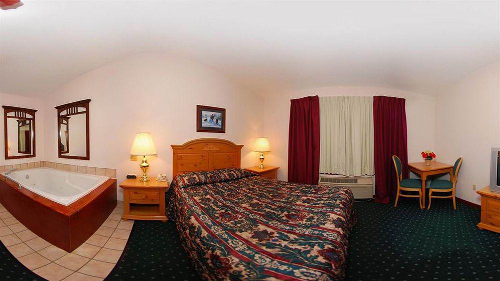 Econo Lodge Inn & Suites О-Клер Номер фото